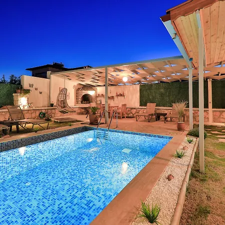 W Pool And Garden 10 Min To In كاس