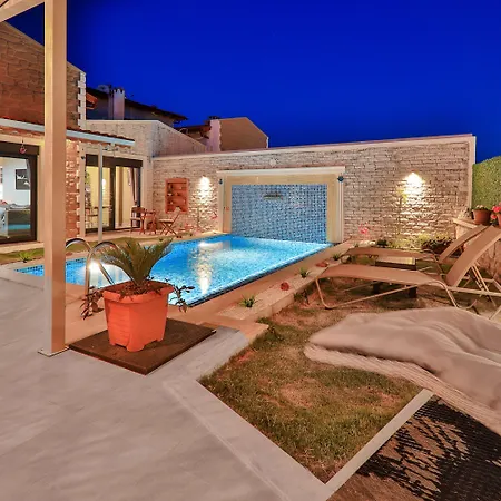 W Pool And Garden 10 Min To In 빌라 *