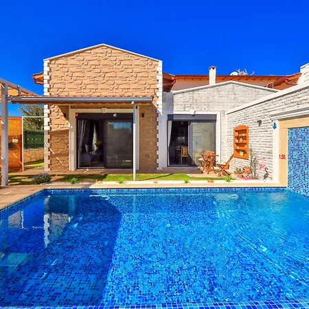 W Pool And Garden 10 Min To In 빌라